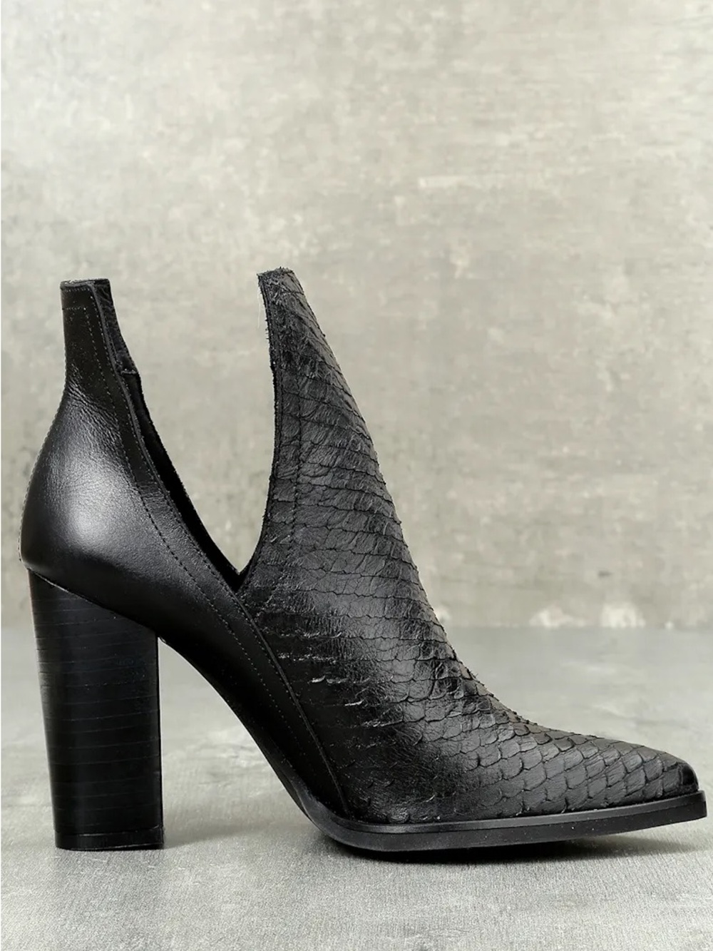 Kaanas Black Textured Pointed-Toe Block Heel Ankle Booties